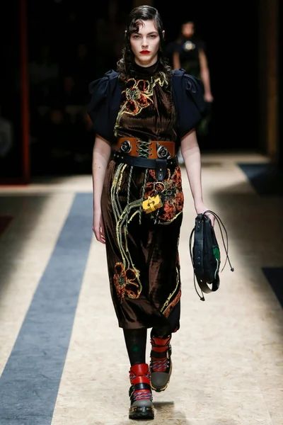 Look 14